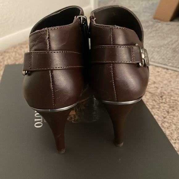 Vince Camuto heels, brown, size 6 1/2 - Picture 4 of 5